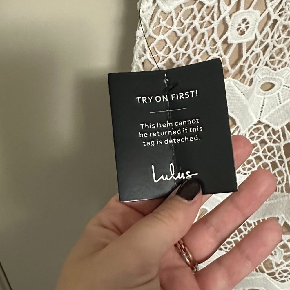 NWT-  Lulu’s Sway Away White Crochet Lace Dress- SIZE LARGE - Picture 3 of 8